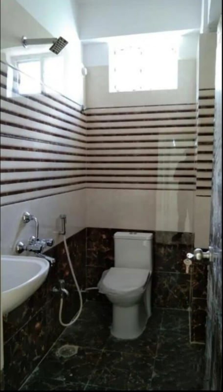 Bathroom, begumpet 3 Bedroom 2000 Sq.Ft. Apartment In Begumpet Hyderabad 9775620