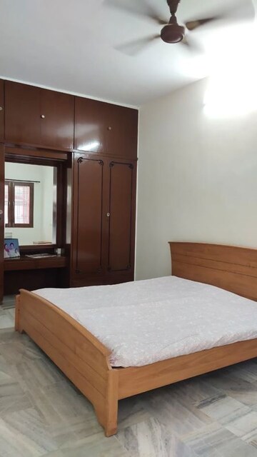 Room in 3 BHK Apartment at Begumpet – for Rent