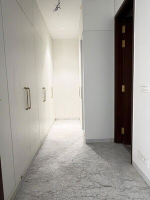 Building Lobby in 4 BHK Builder Floor at Dlf Phase ii – for Sale