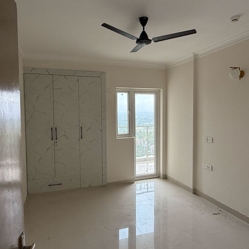 2 BHK + Extra Room Apartment For Rent in Supertech Hues