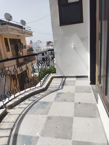 1 BHK Builder Floor For Rent in Chattarpur