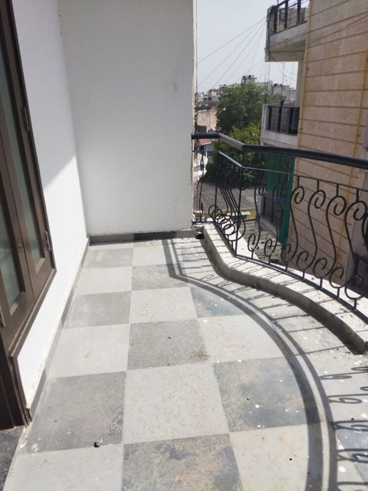 Balcony, chattarpur 1 Bedroom 500 Sq.Ft. Builder Floor In Chattarpur Delhi 9775708