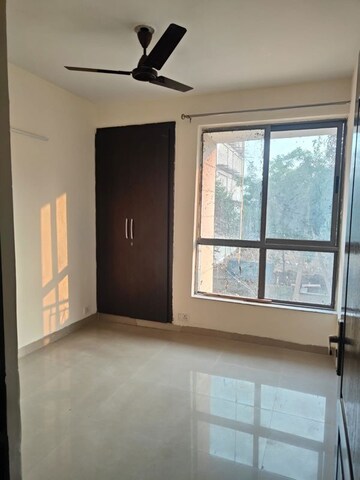 Room in 2 BHK Apartment at Unitech Uniworld Gardens 2, Sector 47 – for Sale