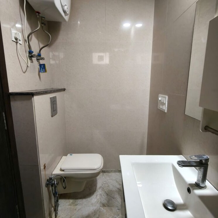 Bathroom, lajpat nagar ii 2 Bedroom 900 Sq.Ft. Builder Floor In Lajpat Nagar ii Delhi 9775773