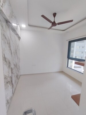 Room in 2 BHK Apartment at Kalpataru Immensa, Kolshet Road – for Rent
