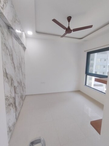 Room in 2 BHK Apartment at Kalpataru Immensa, Kolshet Road – for Rent