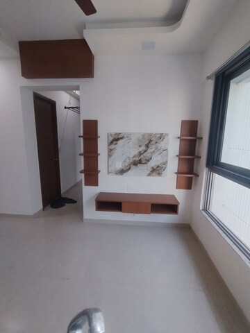 Room in 2 BHK Apartment at Kalpataru Immensa, Kolshet Road – for Rent