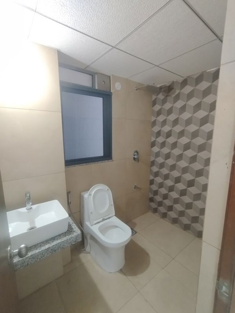 Bathroom, kalpataru-immensa 2 Bedroom 637 Sq.Ft. Apartment In Kolshet Road Thane 9775781