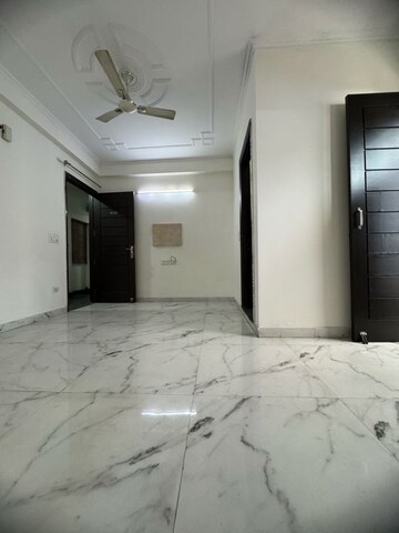 Room in 1 BHK Builder Floor at Chattarpur – for Rent