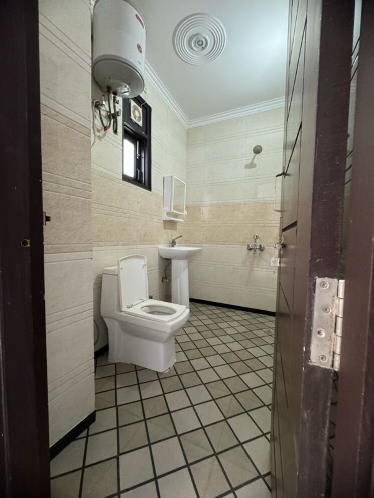 Bathroom, chattarpur 1 Bedroom 500 Sq.Ft. Builder Floor In Chattarpur Delhi 9775790