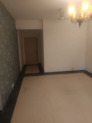 Room in 3.5 BHK Apartment at Vipul Greens, Sector 48 – for Rent