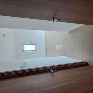 Room in 4 BHK Apartment at Kalpataru Immensa, Kolshet Road – for Sale