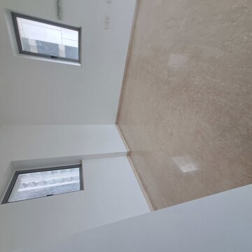 Room in 4 BHK Apartment at Kalpataru Immensa, Kolshet Road – for Sale