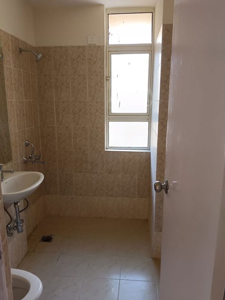 Bathroom, sare-home 3 Bedroom 1523 Sq.Ft. Apartment In Sector 92 Gurgaon 9775835