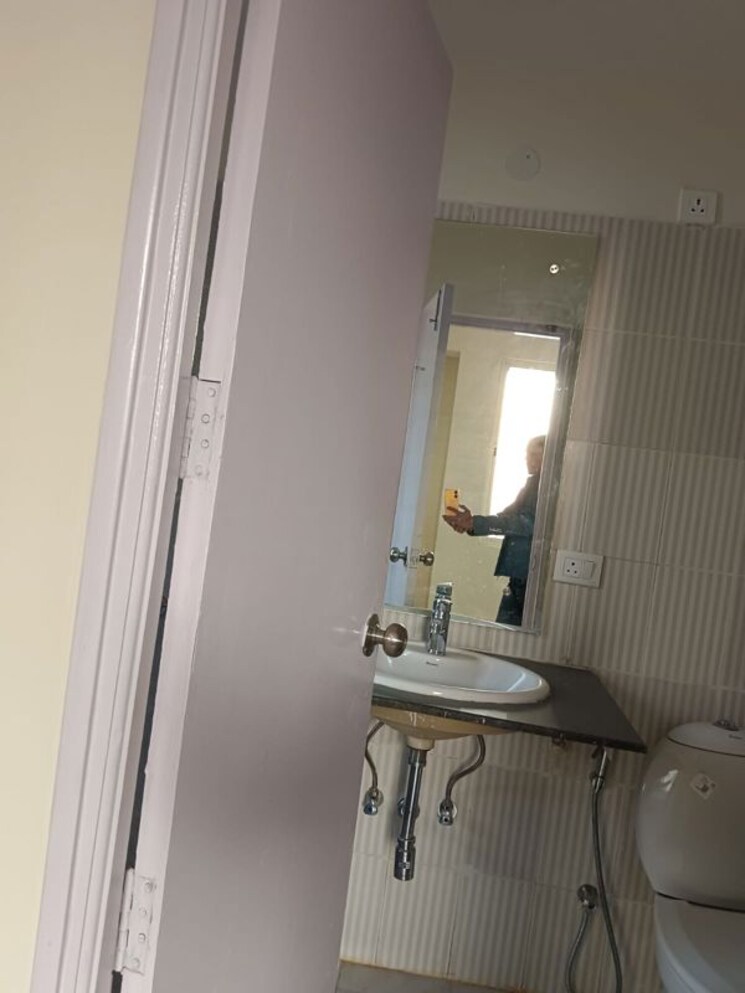Bathroom, sare-home 3 Bedroom 1523 Sq.Ft. Apartment In Sector 92 Gurgaon 9775835