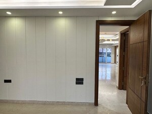 Building Lobby in 4 BHK Builder Floor at Dlf Phase ii – for Sale