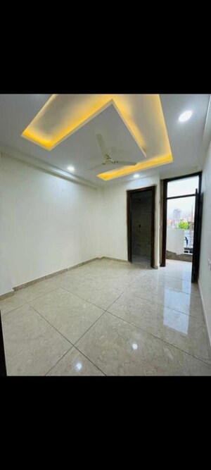 Room in 3 BHK Builder Floor at Deep Homes Sector 73, Sector 73 – for Rent