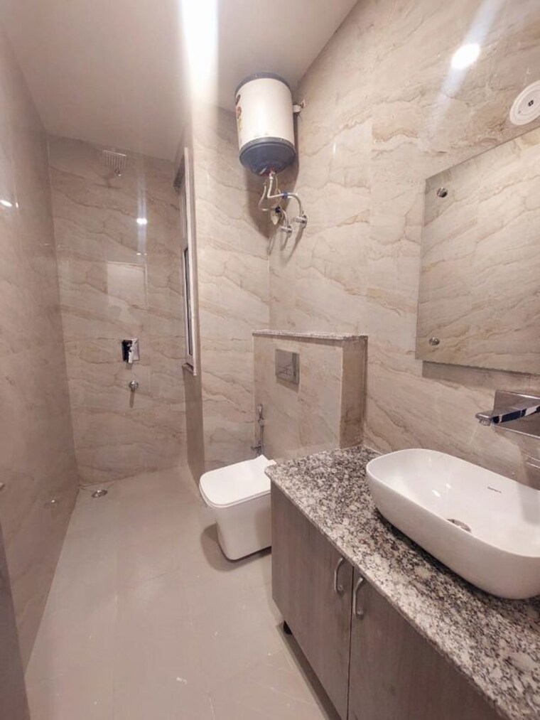 Bathroom, dlf phase ii 3 Bedroom 2844 Sq.Ft. Builder Floor In Dlf Phase ii Gurgaon 9775604