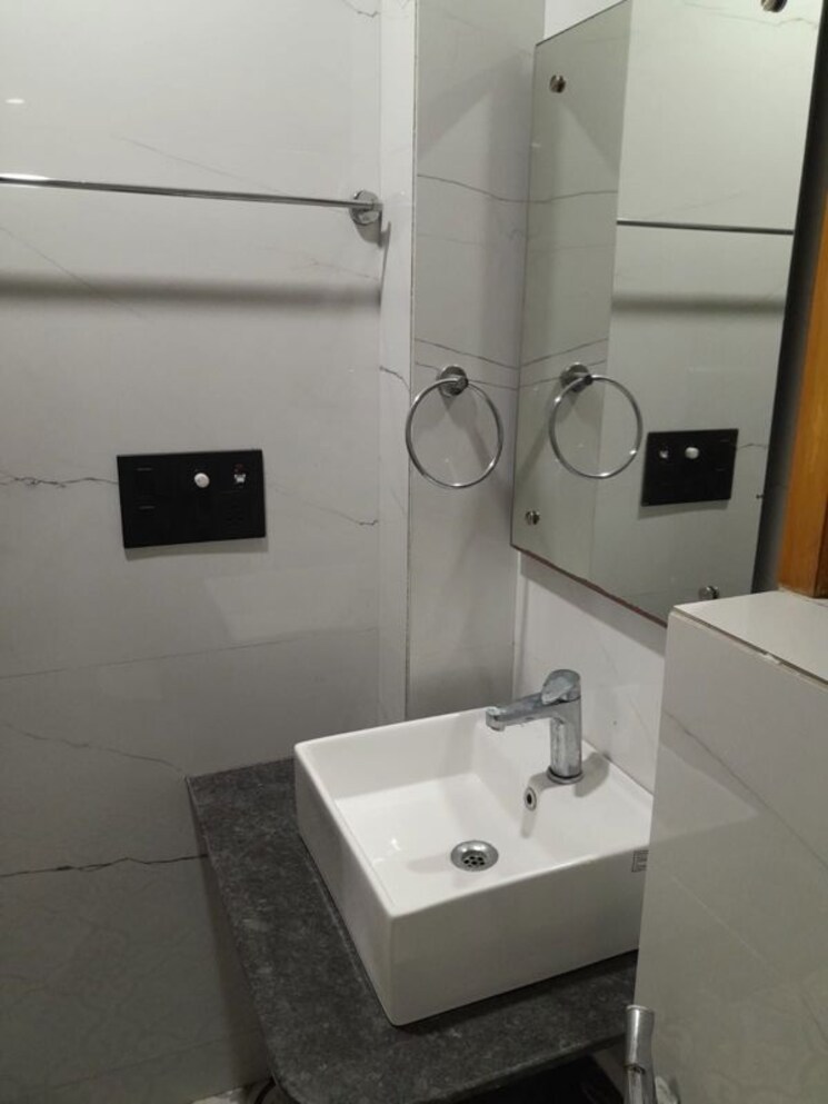 Bathroom, dlf phase ii 3 Bedroom 2844 Sq.Ft. Builder Floor In Dlf Phase ii Gurgaon 9775604