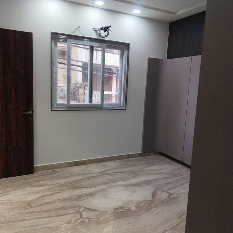 Room, pitampura 3 Bedroom 160 Sq.Yd. Builder Floor In Pitampura Delhi 9775858