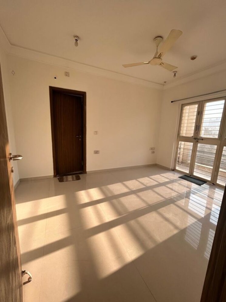 Bedroom, dlf phase ii 4 Bedroom 2700 Sq.Ft. Builder Floor In Dlf Phase ii Gurgaon 9775546