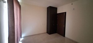 Room in 2 BHK Apartment at Gomti Nagar – for Sale