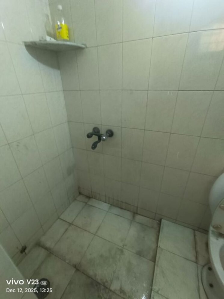 Bathroom, dlf phase ii 4 Bedroom 2700 Sq.Ft. Builder Floor In Dlf Phase ii Gurgaon 9775548
