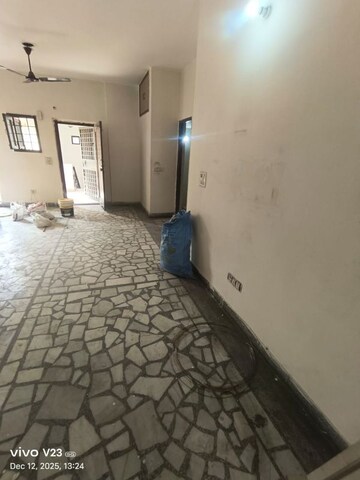 Bedroom in 4 BHK Builder Floor at Dlf Phase ii – for Sale