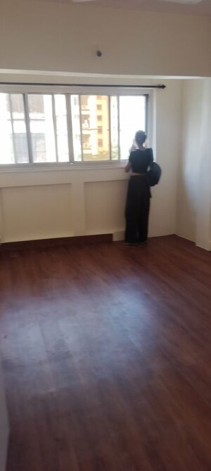 Room in 1 BHK Apartment at Red Rose CHS 1, Andheri West – for Rent