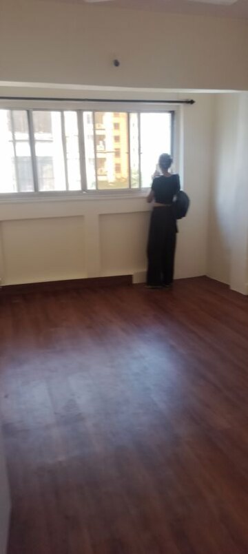 Room in 1 BHK Apartment at Red Rose CHS 1, Andheri West – for Rent