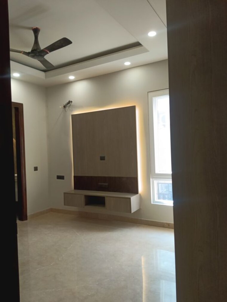 Room, rajouri garden 3 Bedroom 1500 Sq.Ft. Builder Floor In Rajouri Garden Delhi 9776121