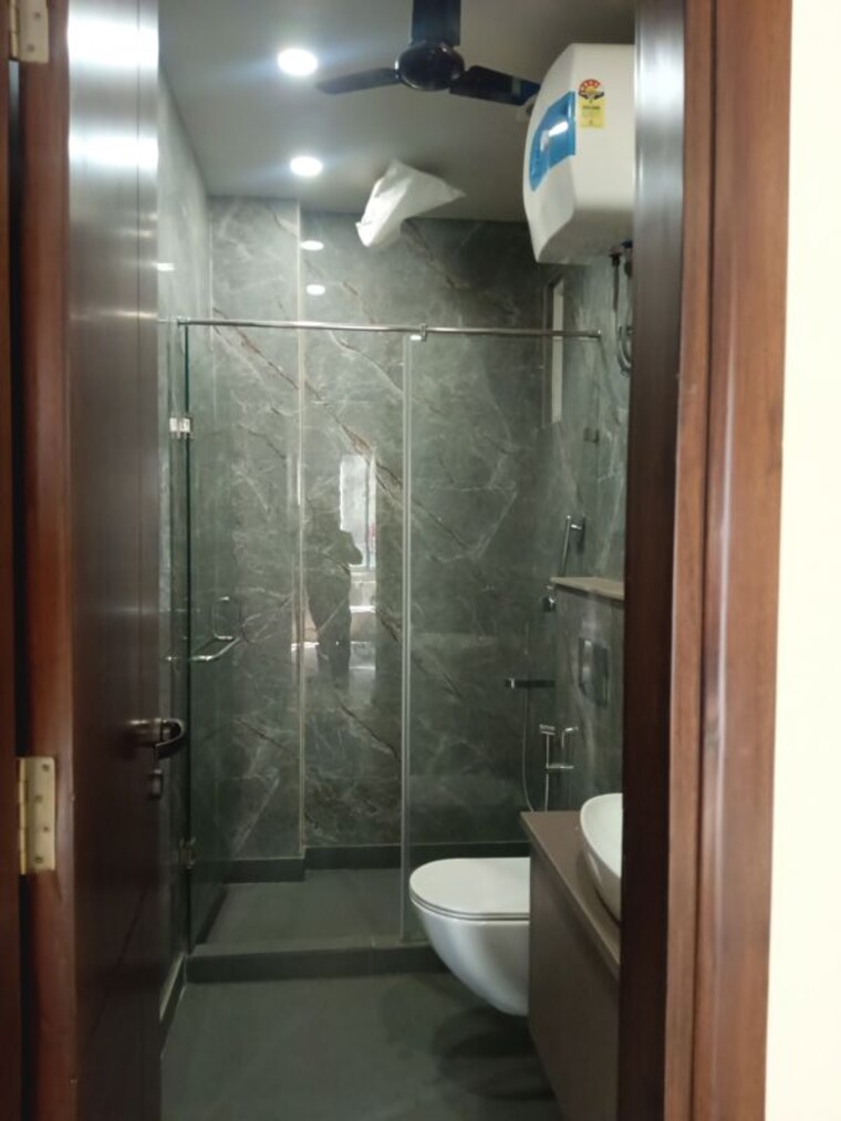 Bathroom, rajouri garden 3 Bedroom 1500 Sq.Ft. Builder Floor In Rajouri Garden Delhi 9776121