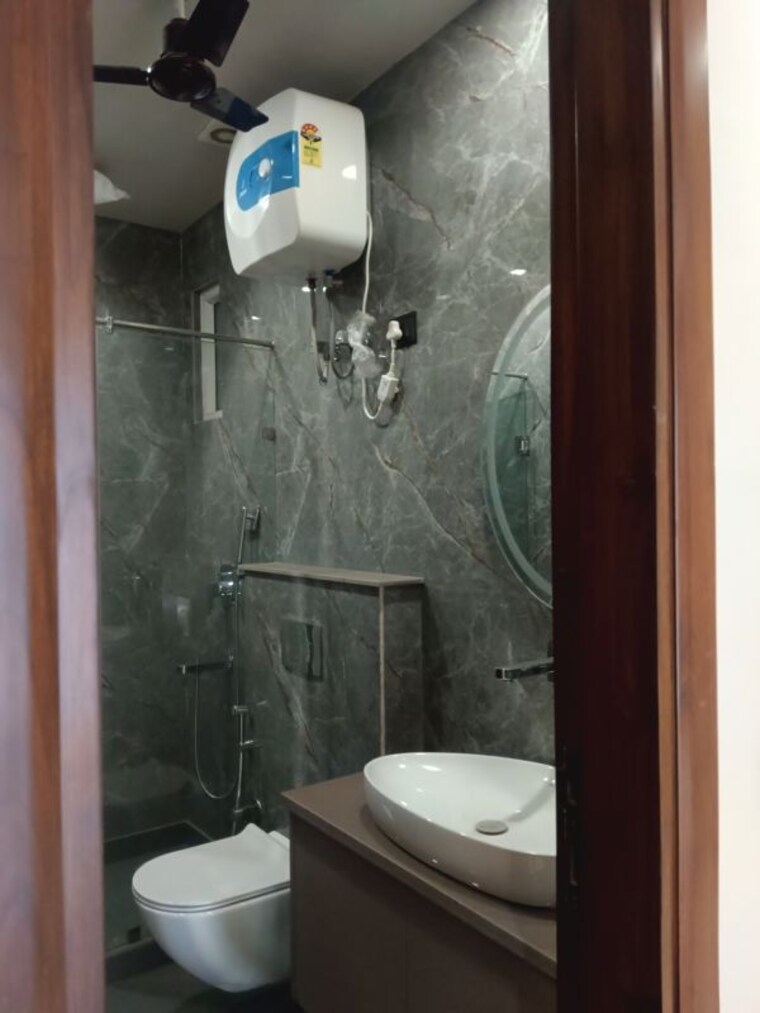 Bathroom, rajouri garden 3 Bedroom 1500 Sq.Ft. Builder Floor In Rajouri Garden Delhi 9776121