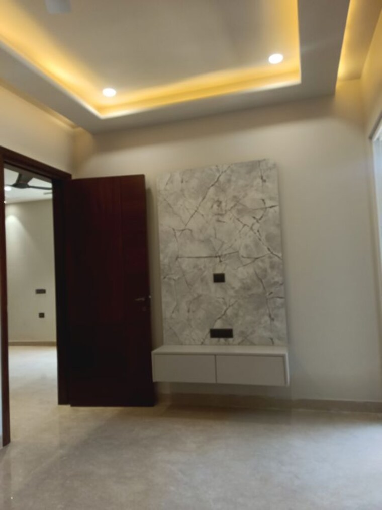 Room, rajouri garden 3 Bedroom 1500 Sq.Ft. Builder Floor In Rajouri Garden Delhi 9776121