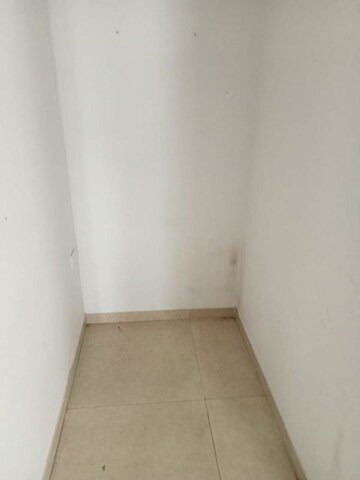 Room in 4 BHK Builder Floor at Dlf Phase ii – for Sale