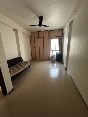 Room in 3 BHK Apartment at Vastrapur – for Rent