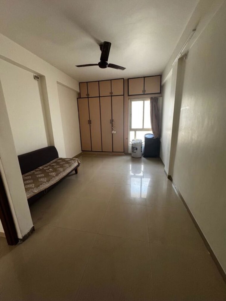 Room, vastrapur 3 Bedroom 1800 Sq.Ft. Apartment In Vastrapur Ahmedabad 9776214