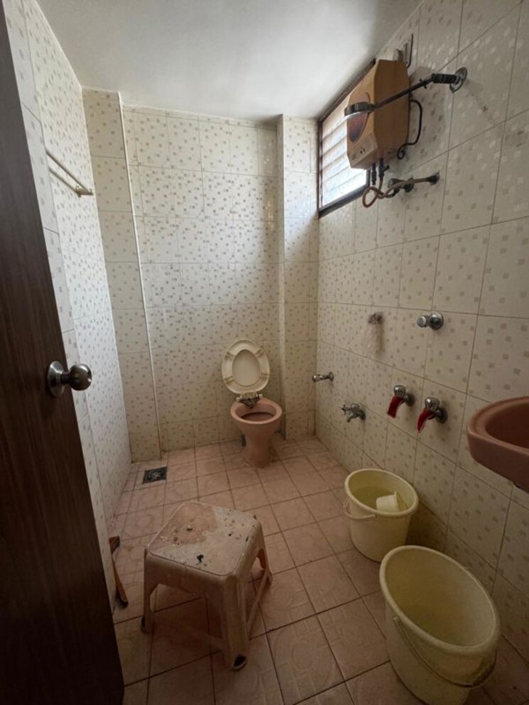 Bathroom, vastrapur 3 Bedroom 1800 Sq.Ft. Apartment In Vastrapur Ahmedabad 9776214