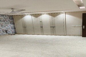 Room in 6 BHK Independent House at Vikas Puri – for Sale