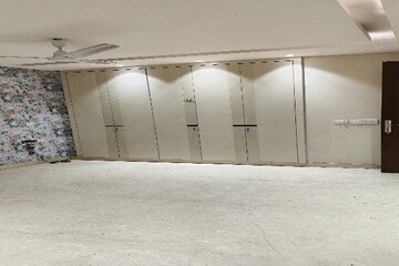 Room in 6 BHK Independent House at Vikas Puri – for Sale