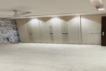 Room in 6 BHK Independent House at Vikas Puri – for Sale