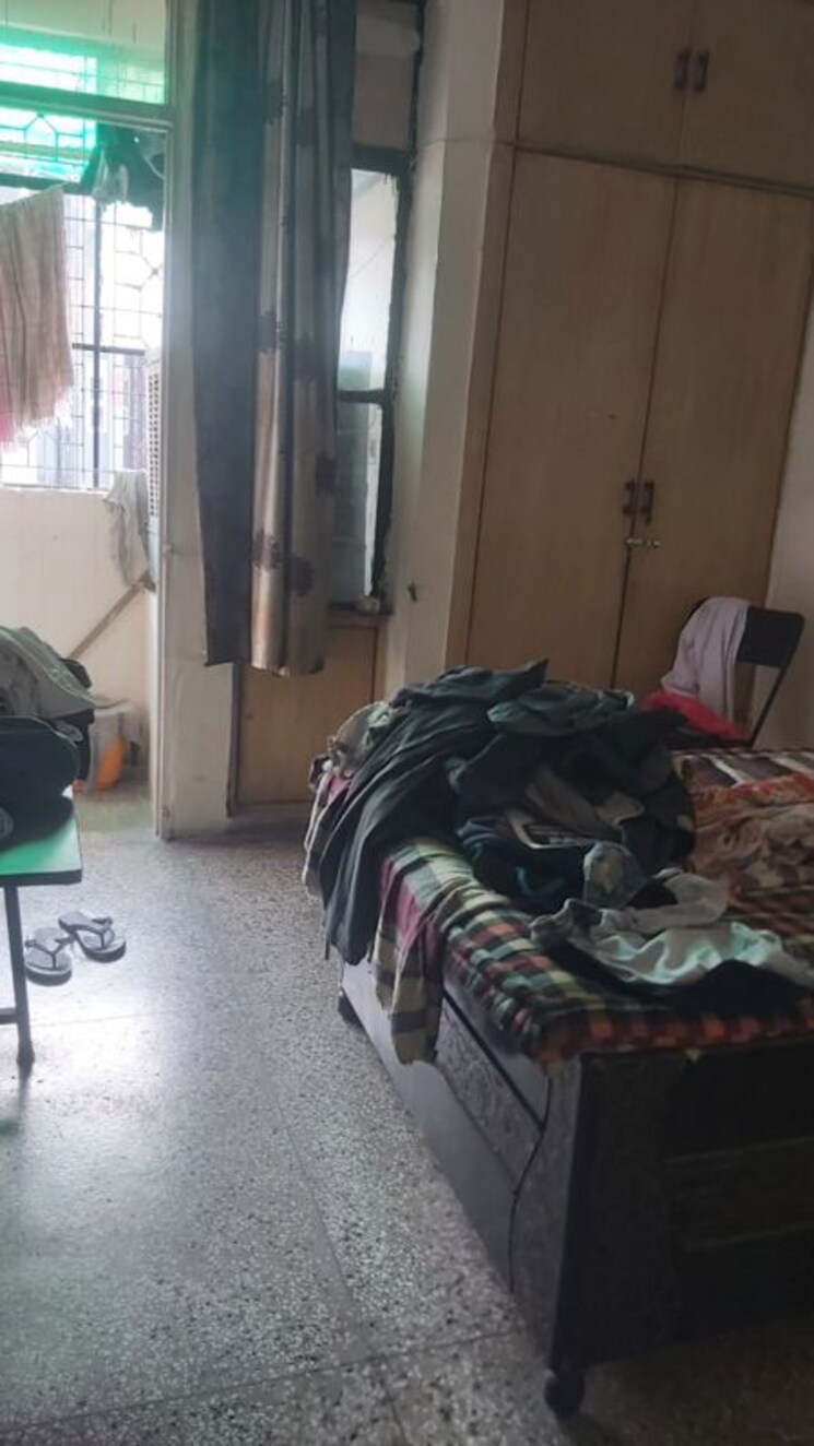  Parking, mayur vihar 2.5 Bedroom 850 Sq.Ft. Builder Floor In Mayur Vihar Delhi 9776347