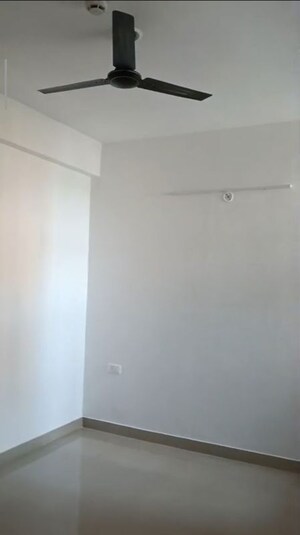 Room in 3 BHK Apartment at Sanchar Nest Palm Valley, Wave City – for Rent