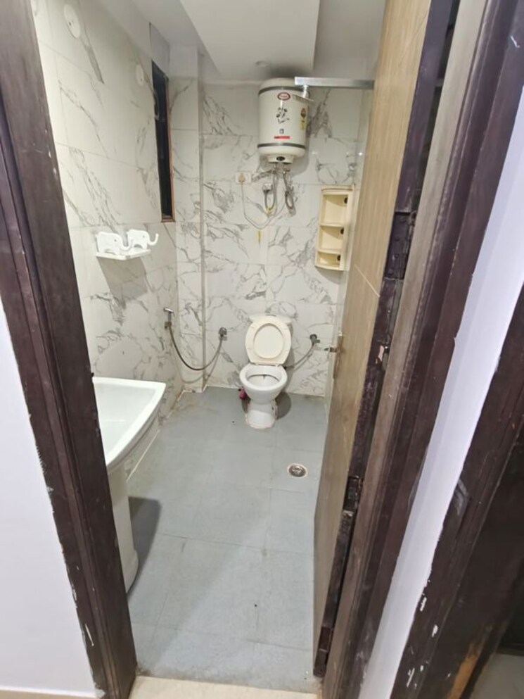 Balcony, chattarpur 1.5 Bedroom 50 Sq.Yd. Apartment In Chattarpur Delhi 9776428