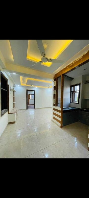 Building Lobby in 4 BHK Builder Floor at Shyama Apartments Noida, Sector 49 – for Rent