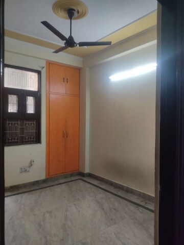 Room in 2 BHK Builder Floor at Niti Khand ii – for Rent