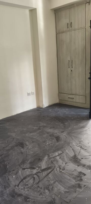 Room in 3 BHK Apartment at Ajnara Grace, Raj Nagar Extension – for Rent