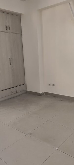 Room in 3 BHK Apartment at Ajnara Grace, Raj Nagar Extension – for Rent