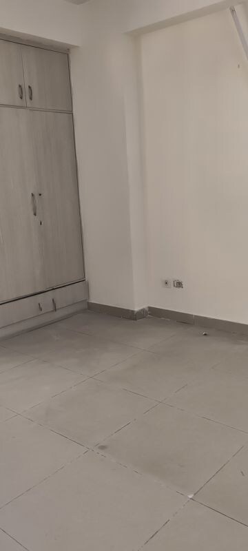 Room in 3 BHK Apartment at Ajnara Grace, Raj Nagar Extension – for Rent