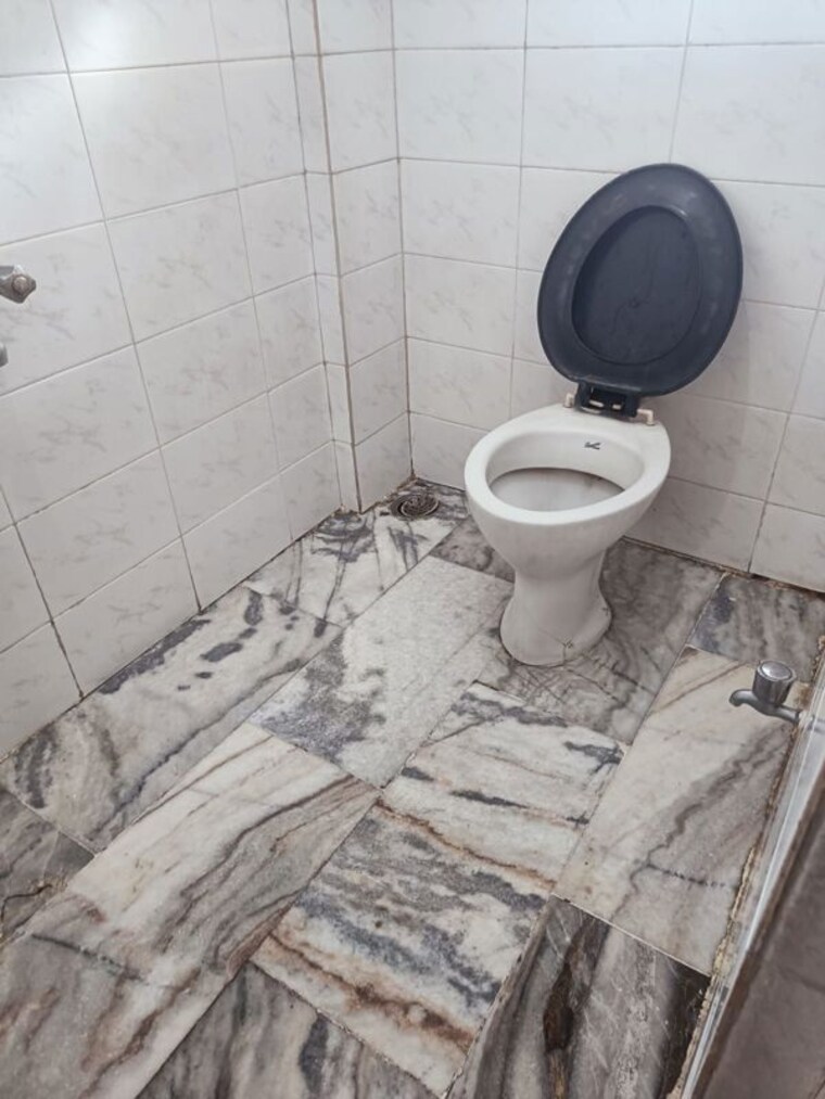 Bathroom, koregaon park 1 Bedroom 780 Sq.Ft. Apartment In Koregaon Park Pune 9776629